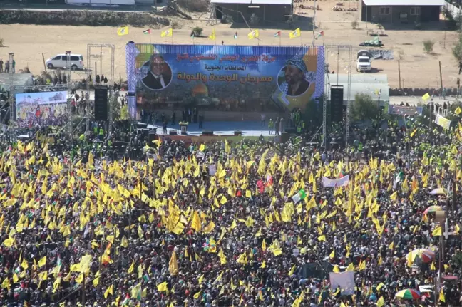 Yüz Binlerce Filistinli Arafat'ı Andı