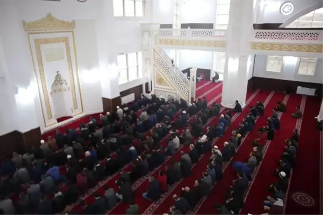 Kampüs Cami'nde İlk Cuma Namazı Kılındı
