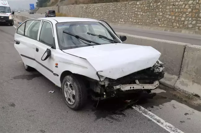 Kontrolden Çıkan Otomobil Bariyerlere Çarptı: 6 Yaralı