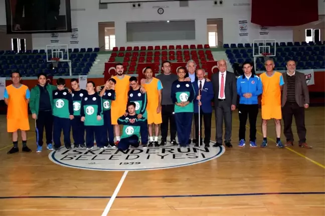 İskenderun'da Down Sendromlular Gösteri Maçında Şov Yaptı