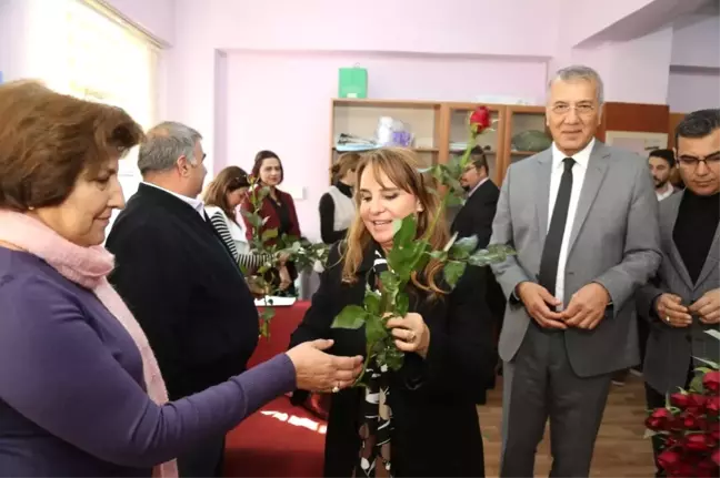 Başkan Tarhan'dan Öğretmenlere Gül