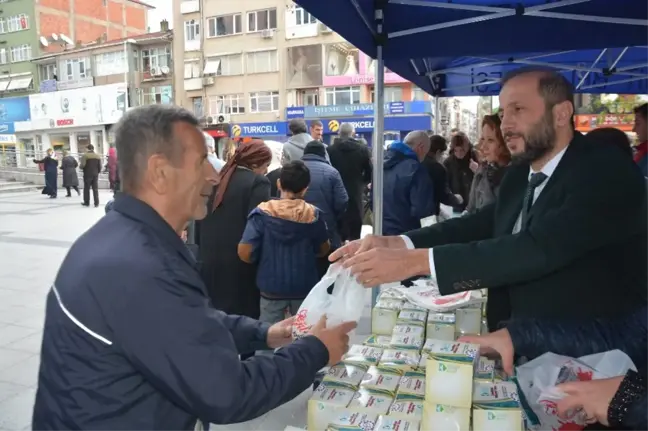 İzmit Belediyesi Kandil Simidi Dağıttı
