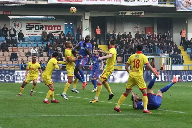 Süper Lig: Kardemir Karabükspor: 0 - Göztepespor: 0 (İlk Yarı)