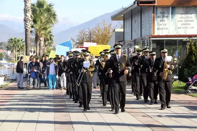 Fethiye'de Engellilerden 'Farkındalık' Yürüyüşü