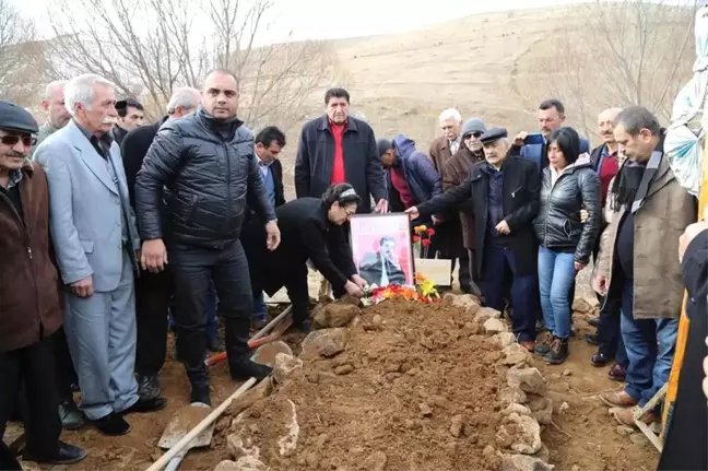 Halk Ozanı Kızıltuğ Son Yolculuğuna Uğurlandı