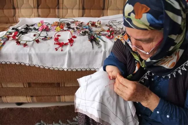 Tek Eliyle 'İğneyle Kuyu Kazıyor'
