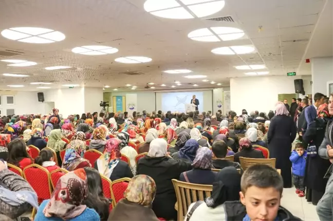 Yahyalı'da 'Bilinçli Aile, İdeal Gençlik' Konferansı