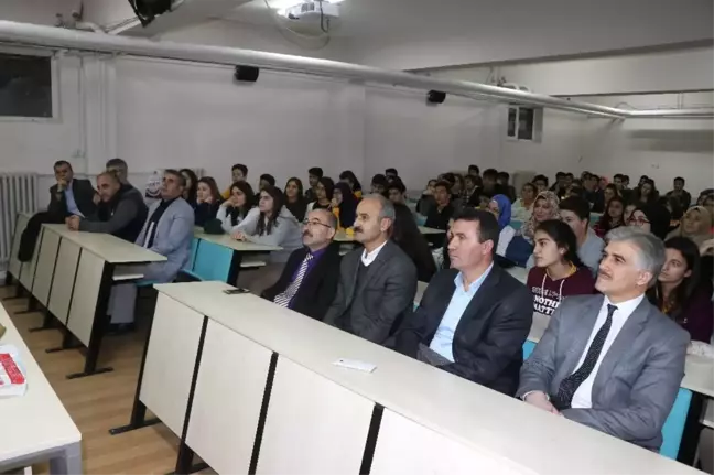 Güney Koreli Öğretim Görevlisi Liseli Öğrencilere 'İngilizce'nin Önemini Anlattı
