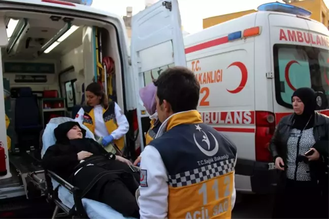 Hatay'da Öğrenci Servisiyle Otomobil Çarpıştı: 5 Yaralı