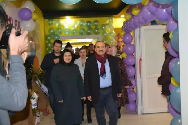 Tatvan'da Hanımlar Lokali Açıldı