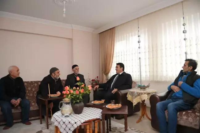 Dündar'dan Çat Kapı Ev Ziyareti