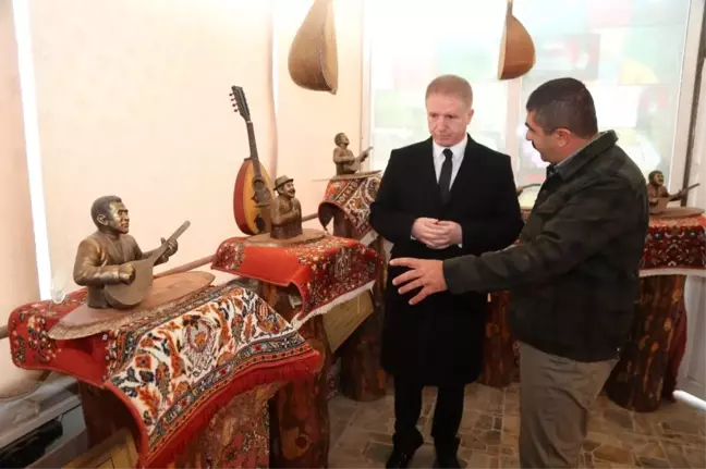 Vali Gül, Ozanlar Müzesi'ni Gezdi