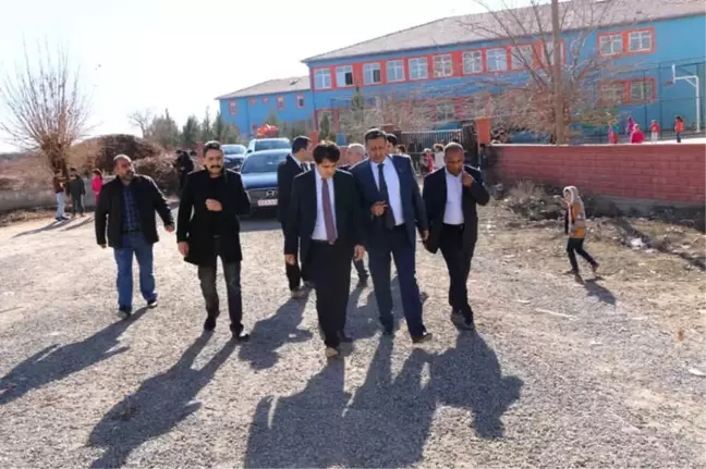 Kaymakam Çelik ve Başkan Özyavuz Okulları Ziyaret Etti