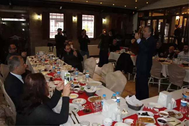 Gazetecilere Sazlı, Sözlü Kutlama