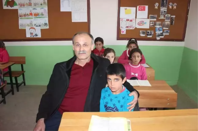 Şehit Öğretmenin Babası Oğlunun Görev Yaptığı Okulda Ders Verdi