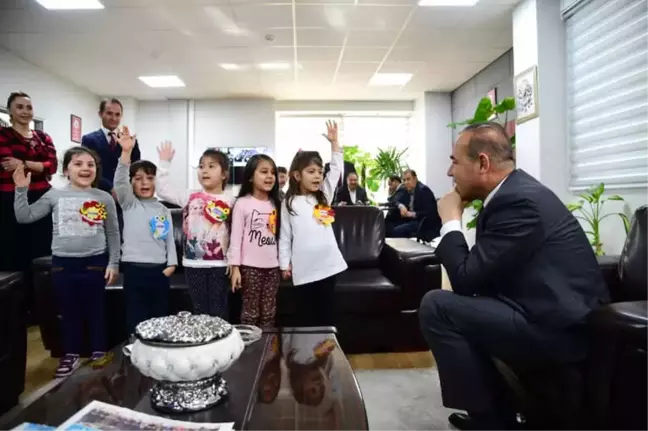 Miniklerden Başkan Sözlü'ye 'Bayrak Şiiri' Sürprizi