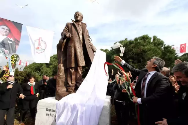 Karşıyaka, Nazım Hikmet'i Anıyor