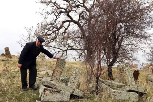 Malatya'da Osmanlı Dönemine Ait Mezarlardaki Şekiller Gizemini Koruyor