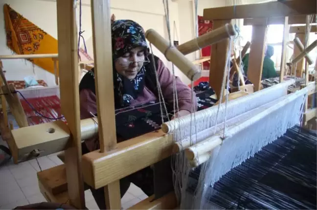 Ata Mesleği Dokumacılık Ayakta Tutulmaya Çalışılıyor