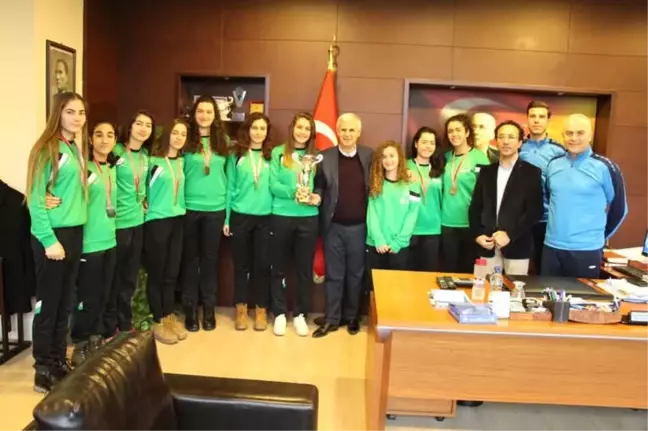 Söke'nin Şampiyon Kızlarından Protokol Ziyaretleri