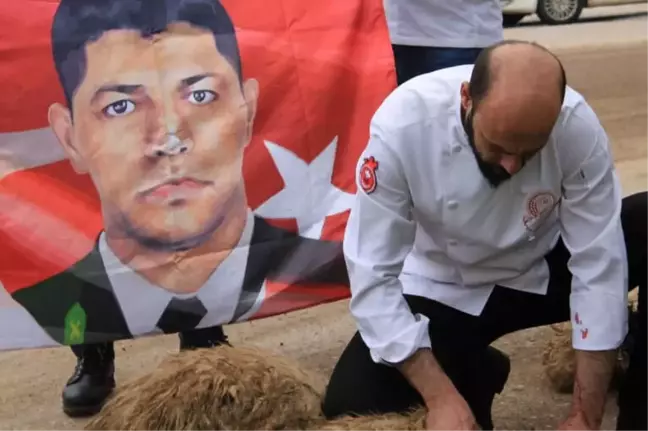 Uşak'ın Gönüllü Aşçıları Zeytin Dalı Harekatı İçin Sınırda Kurban Kesti