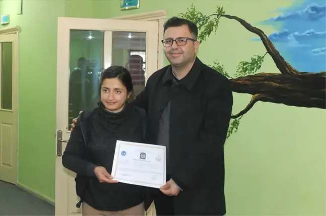 Silopi'de Engelli Kursiyerlere Sertifika