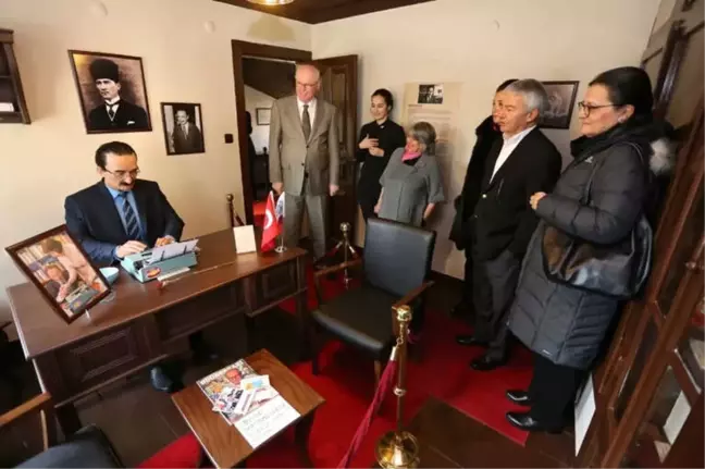 Ataç Ailesi, Baba Yadigarı Daktilolarını Tayfun Talipoğlu Daktilo Müzesi'ne Bağışladı