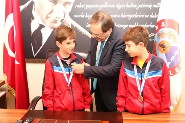 Başkan Şahin'den Özel Sporculara Altın