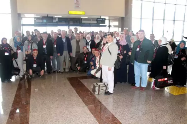 Umreciler Dualarla Uğurlandı