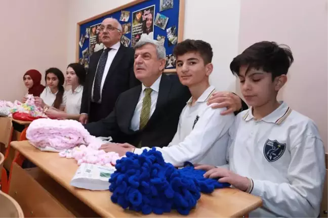 Mehmetçiklere Atkı Ören Öğrencilere Karaosmanoğlu'ndan Teşekkür