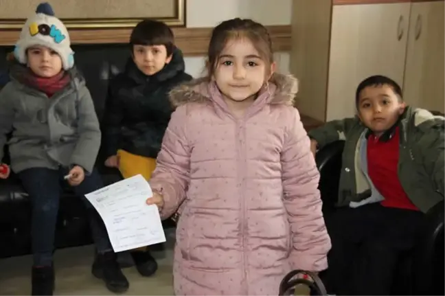 Minik Öğrenciler Tasarruf Yaparak Yardım Etti