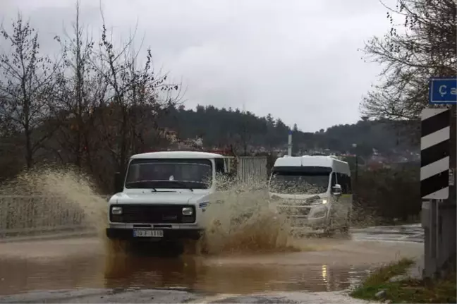 Çatılar Uçtu, Tekneler Battı, Alt Geçitler Göle Döndü