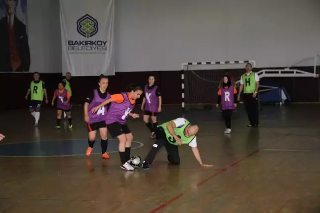 Ünlü Eski Milli Futbolcular ve Spor Yorumcuları Kadınlar Günü'nde Sahaya Çıkıyor