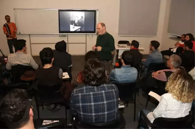 Büsam Bünyesindeki Film Akademi'de Sinema ve Sanat Tarihçisi Burçak Evren Ders Verdi