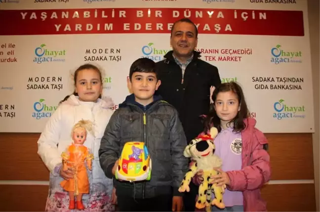 Hayat Ağacı Derneği'ne Oyuncak Bağışı