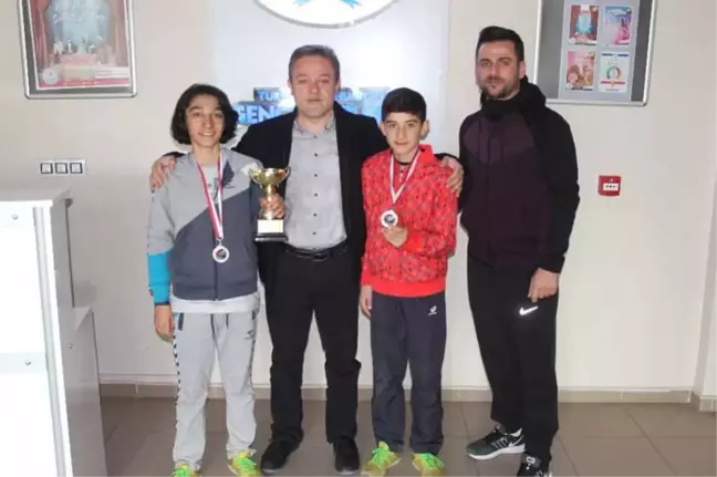 Ağrılı Tenisçiler Trabzon'dan 2 Madalya ile Döndü