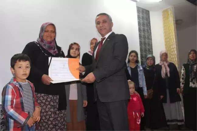 Besi Sığırcılığı ve Meyve Ağaçlarında Budama Kursiyerleri Sertifikalarını Aldı
