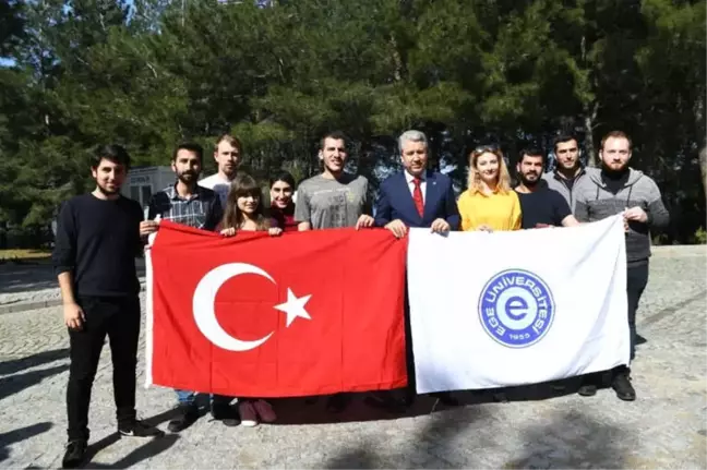 Rektör Budak, Egeli Gençlerle Birlikte Çanakkale'ye Çıkarma Yaptı