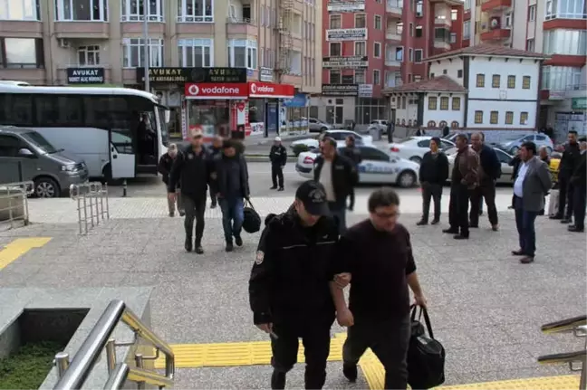 Fetö'den Gözaltına Alınan 13 Zanlı Adliyeye Sevk Edildi