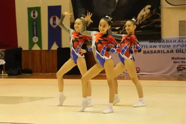 Aeorobik Jimnastik Minikler Karşılaşmaları Kuşadası'nda Başladı