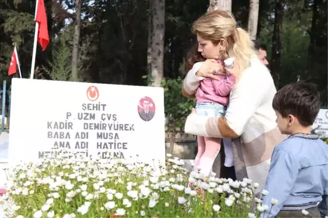 Minik Lara, Kahraman Babasına Koştu