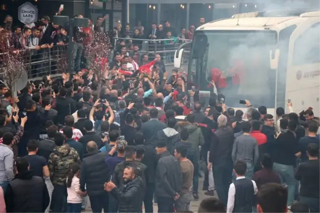Nevşehirsporlu Taraftarlar Şampiyonluk Provası Yaptı