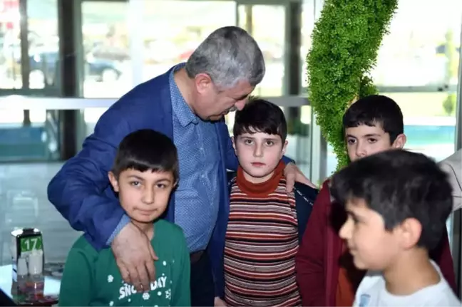 Polat'tan 'Yetim ve Öksüzlere Sahip Çıkılmalı' Mesajı