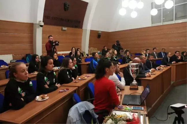 Avrupa Şampiyonu Hokeyciler Ödüllendirildi
