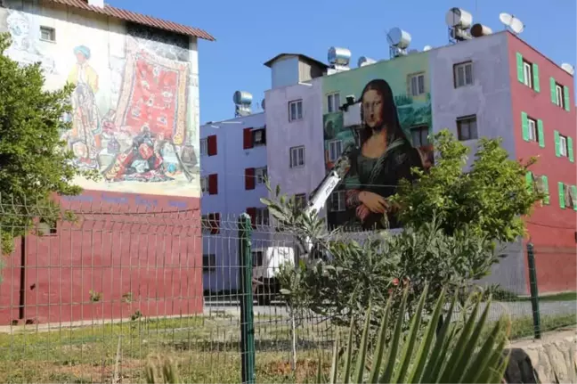 Mona Lisa' Mersin'deki Konutların Duvarını Süslüyor