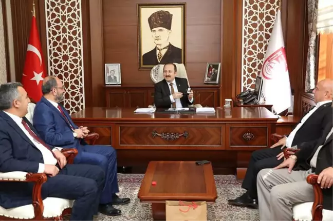 Kızılay Yönetim Kurulu Üyesi Ercan Tan, Vali Ali Hamza Pehlivan'ı Ziyaret Etti