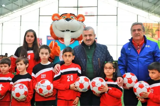 Körfez'de 1000 Futbol Topu Dağıtıldı