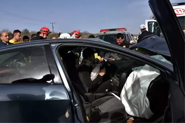 Kontrolden Çıkan Otomobil Refüje Çarptı: 1 Ölü, 1 Yaralı