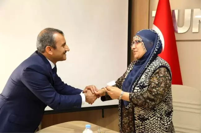 Başkanlık Konutunu 5 Yetim Çocuğu Olan Anneye Verdi