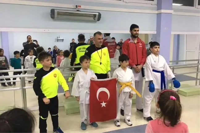 Foçalı Minik Karateciler Turnuvaya Hazırlanıyor